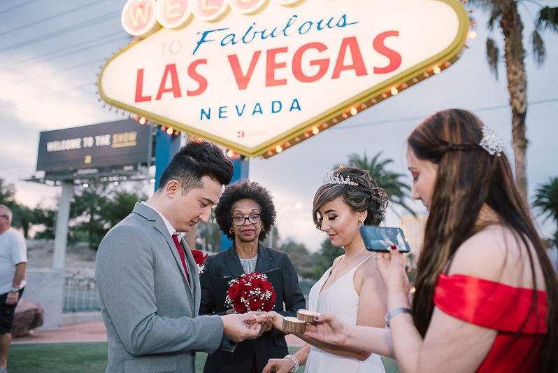 Las Vegas Sign Wedding16
