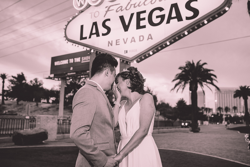 Las Vegas Sign Wedding18