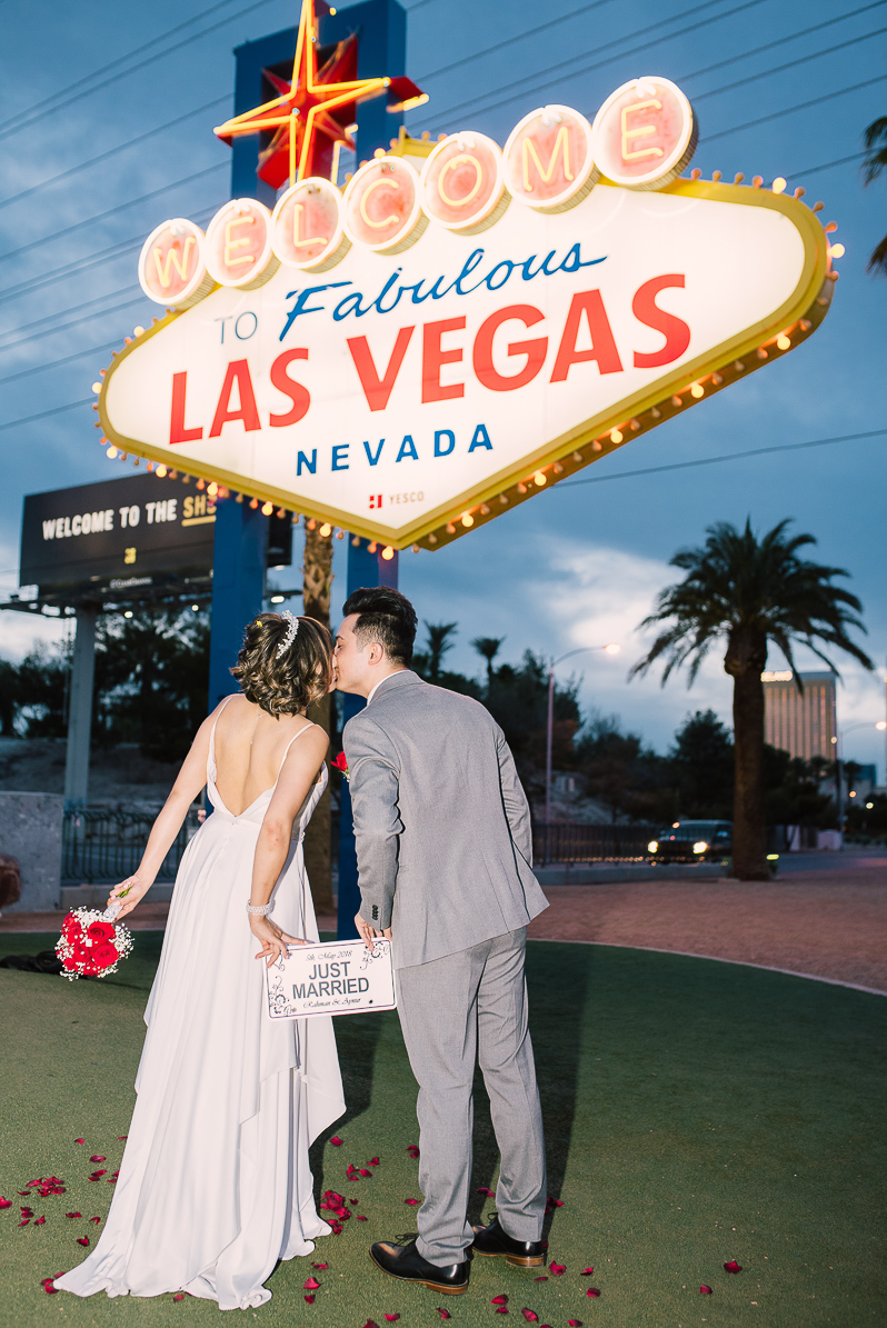 Las Vegas Sign Wedding22