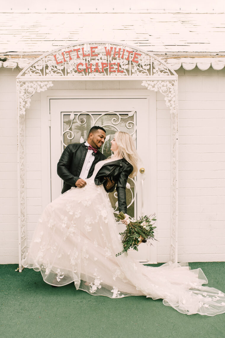 A Little White Chapel Wedding 02c - las vegas elopement