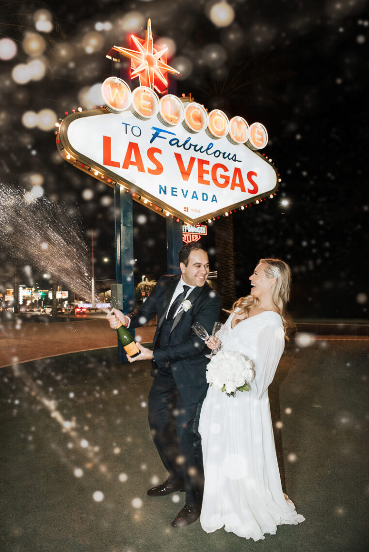 Las Vegas Sign wedding 01 1 - las vegas elopement